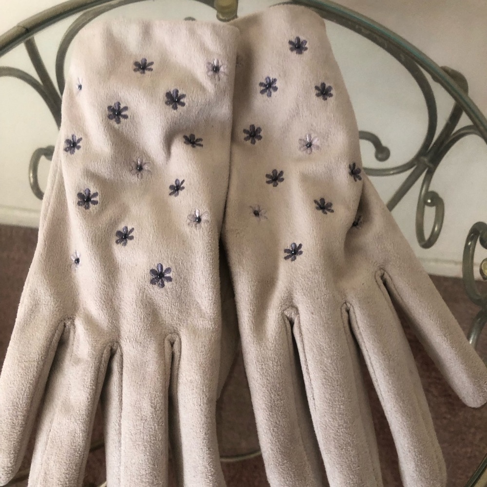 Beige velour gloves with snowflakes. - Picture 1 of 2